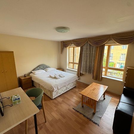 Hotel Napcastle Caledonian Park Londra Esterno foto