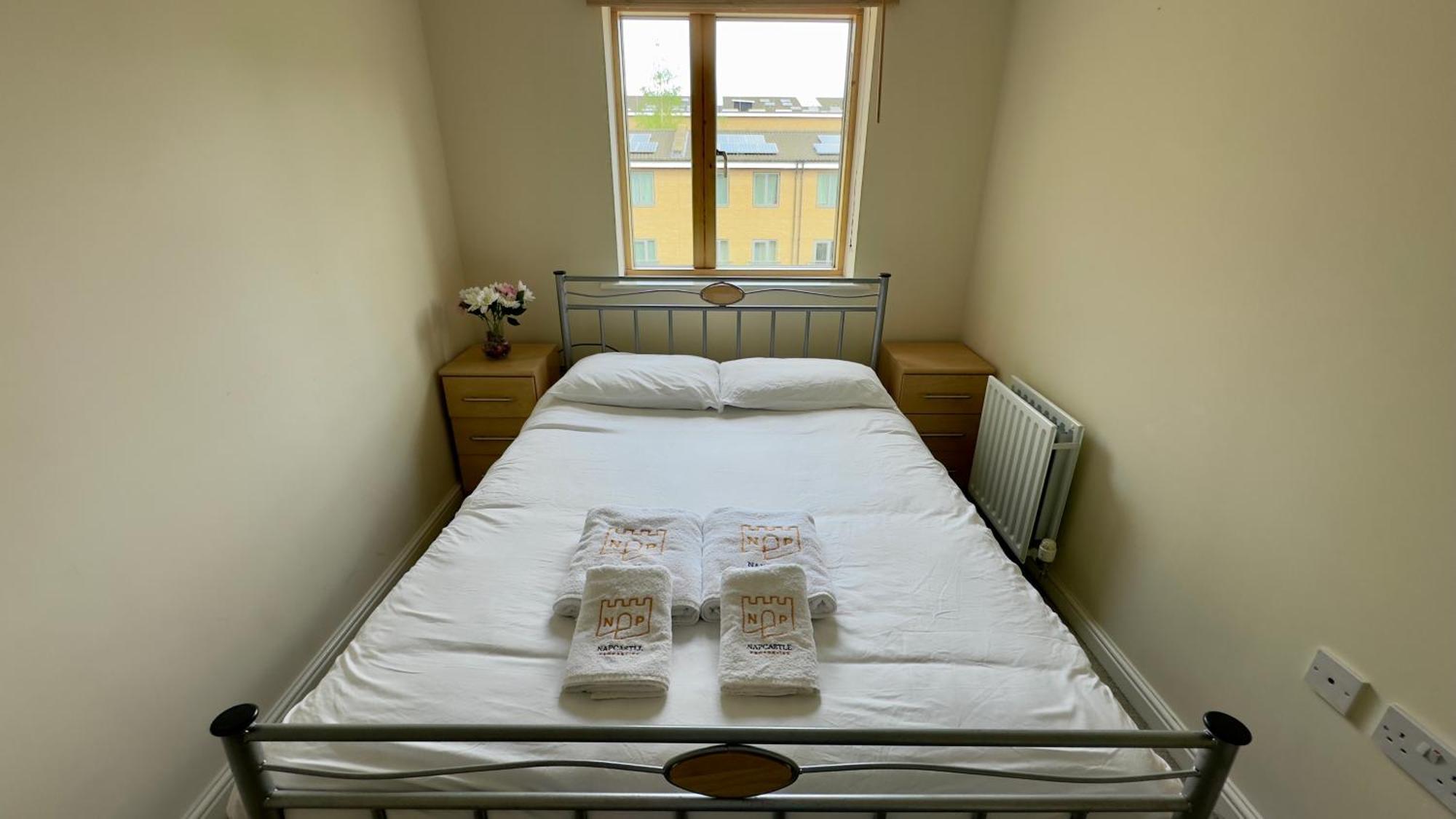Hotel Napcastle Caledonian Park Londra Esterno foto