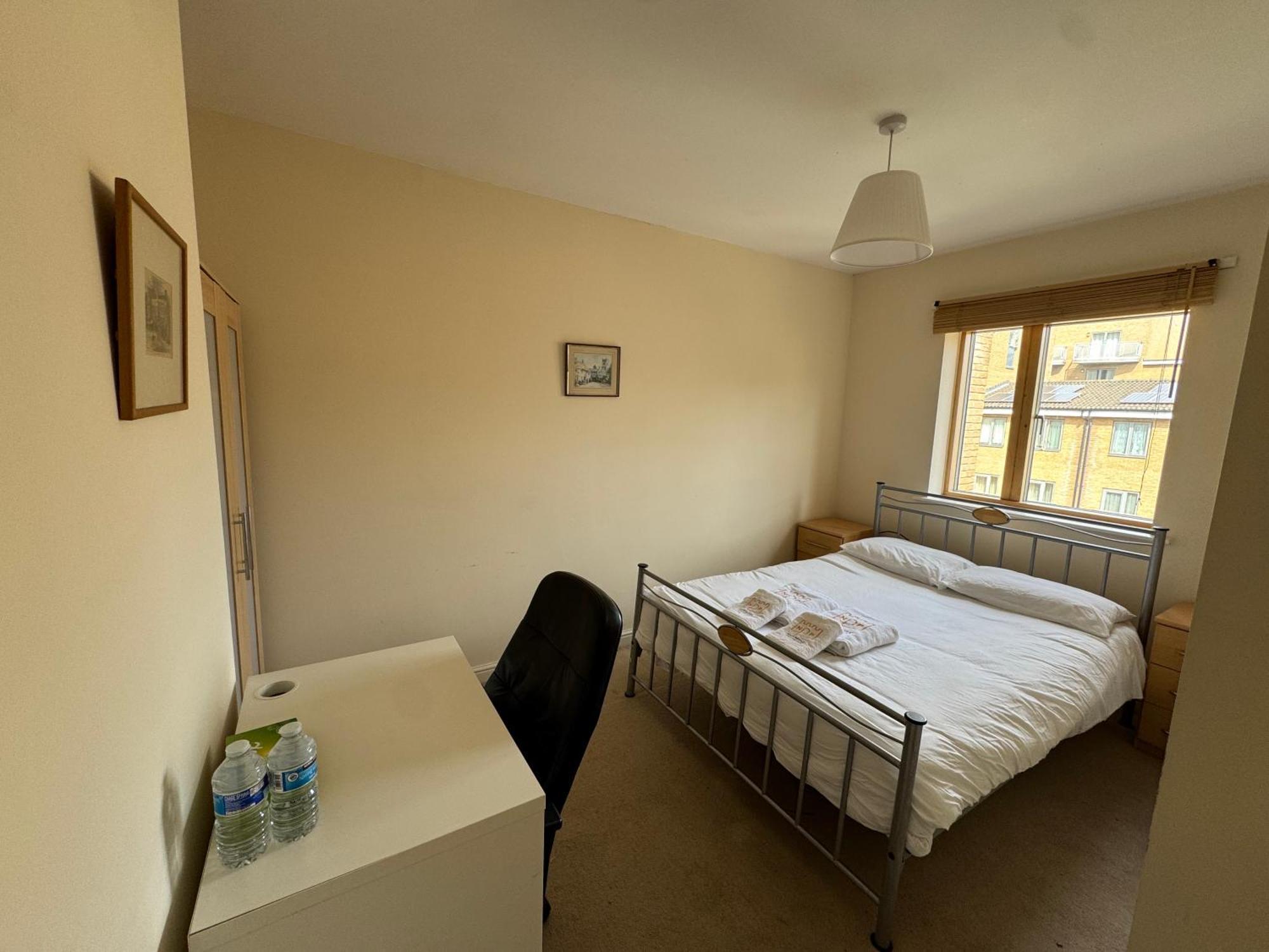 Hotel Napcastle Caledonian Park Londra Esterno foto
