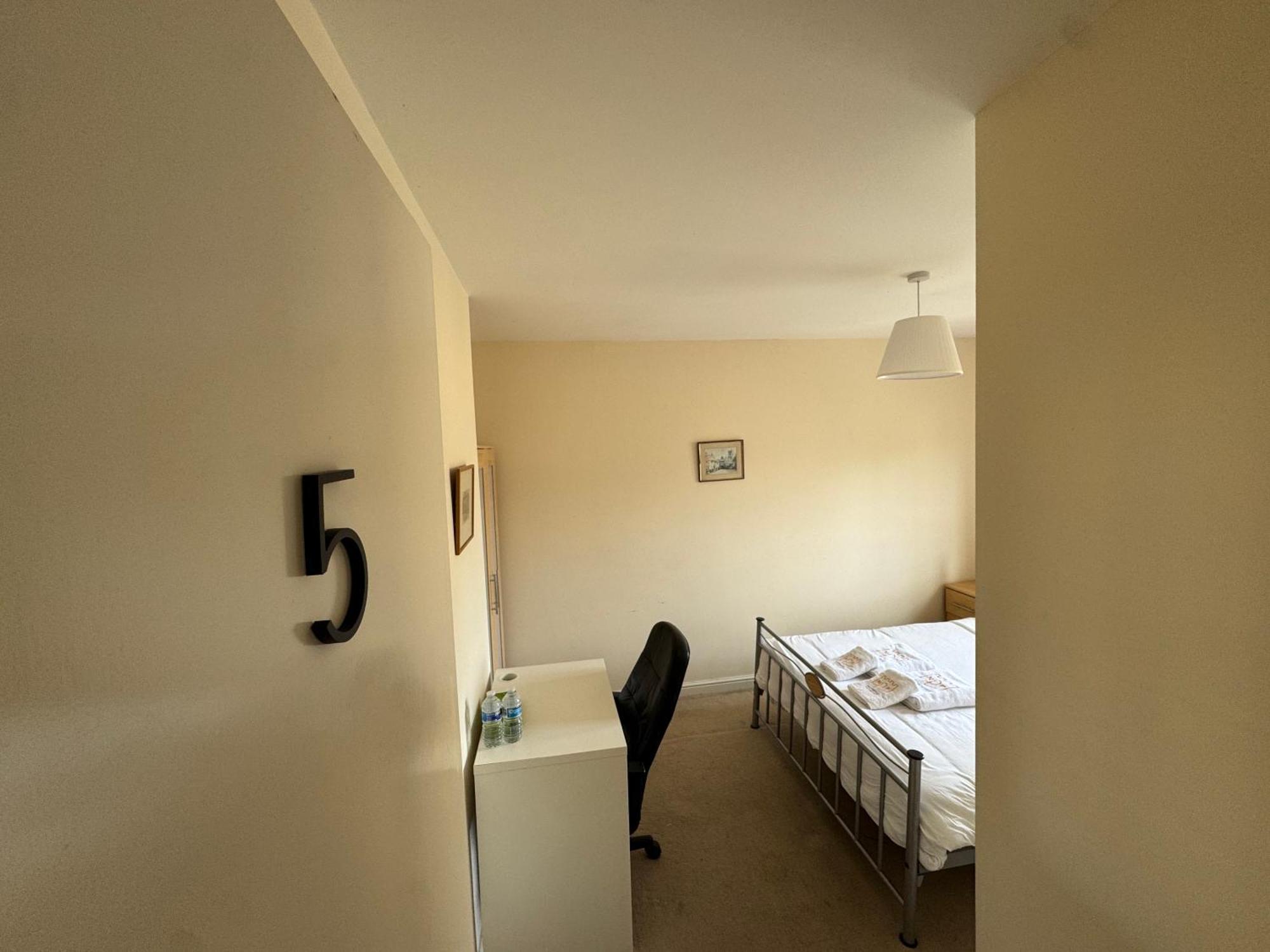 Hotel Napcastle Caledonian Park Londra Esterno foto