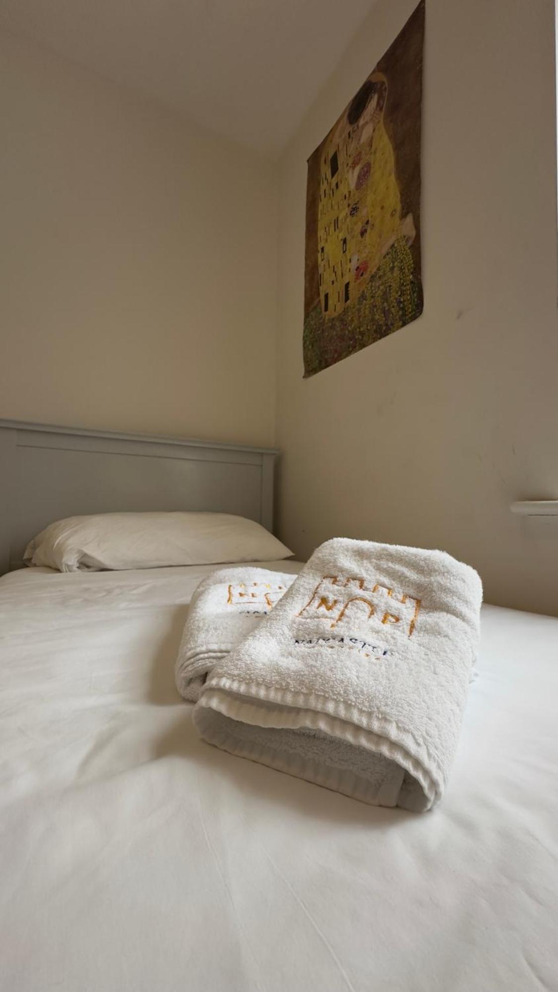 Hotel Napcastle Caledonian Park Londra Esterno foto
