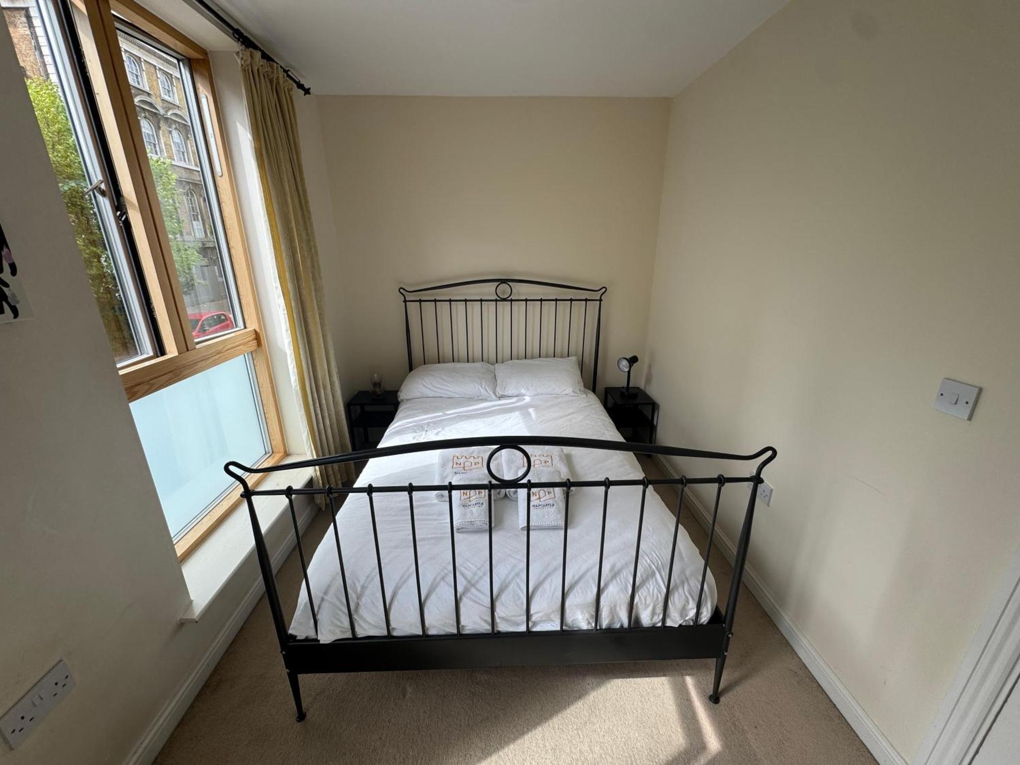 Hotel Napcastle Caledonian Park Londra Esterno foto