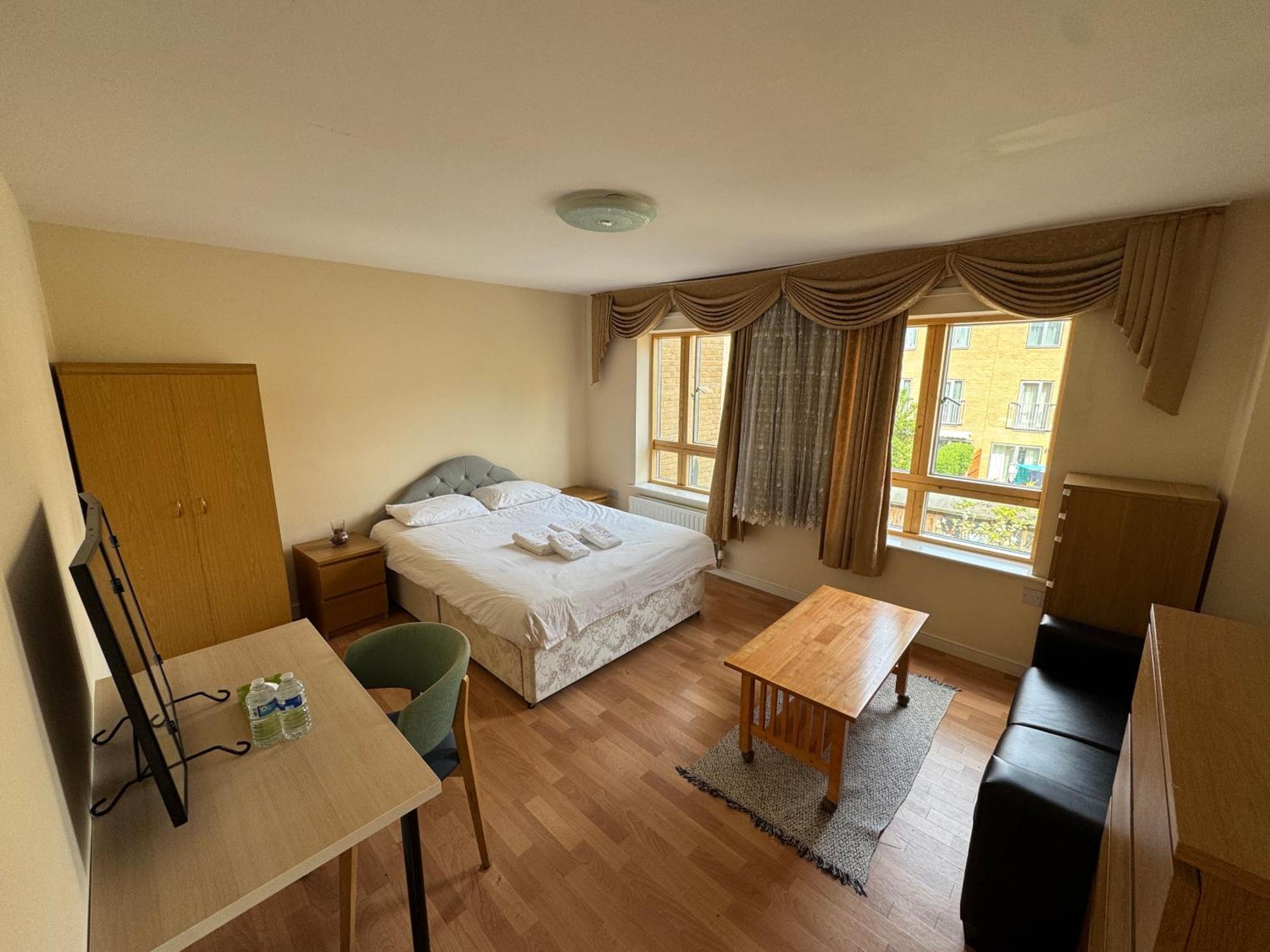 Hotel Napcastle Caledonian Park Londra Esterno foto
