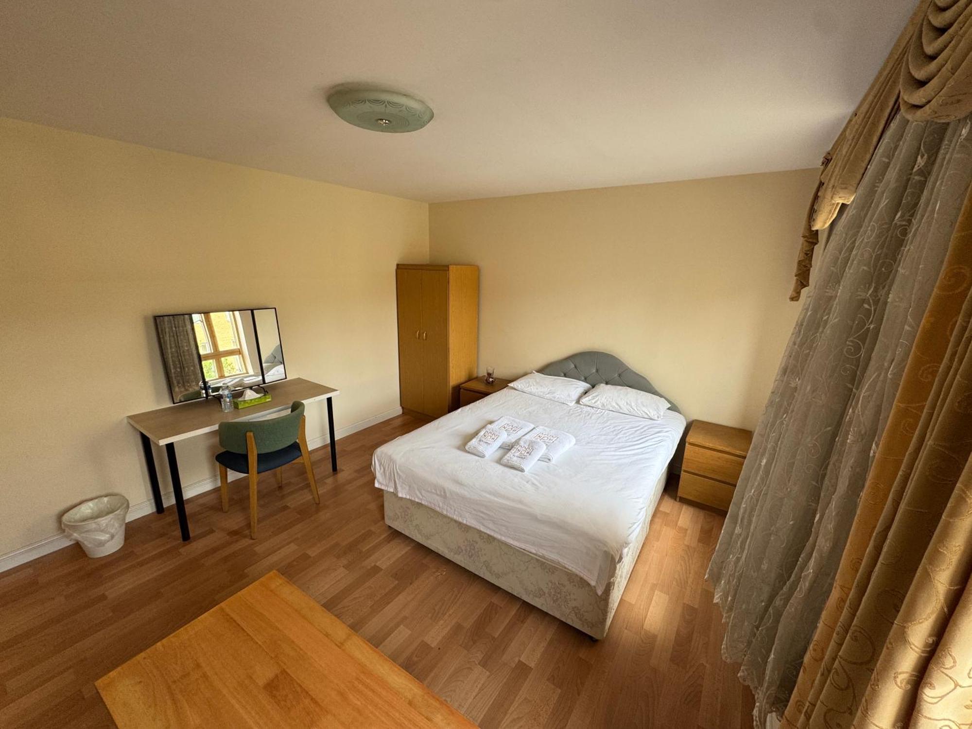 Hotel Napcastle Caledonian Park Londra Esterno foto